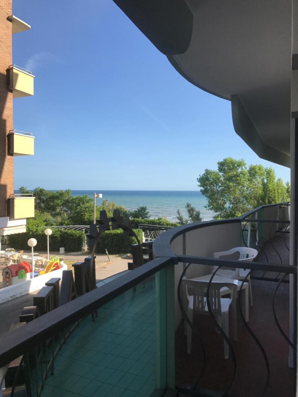 Hotel Majestic Gabicce Mare Exteriör bild
